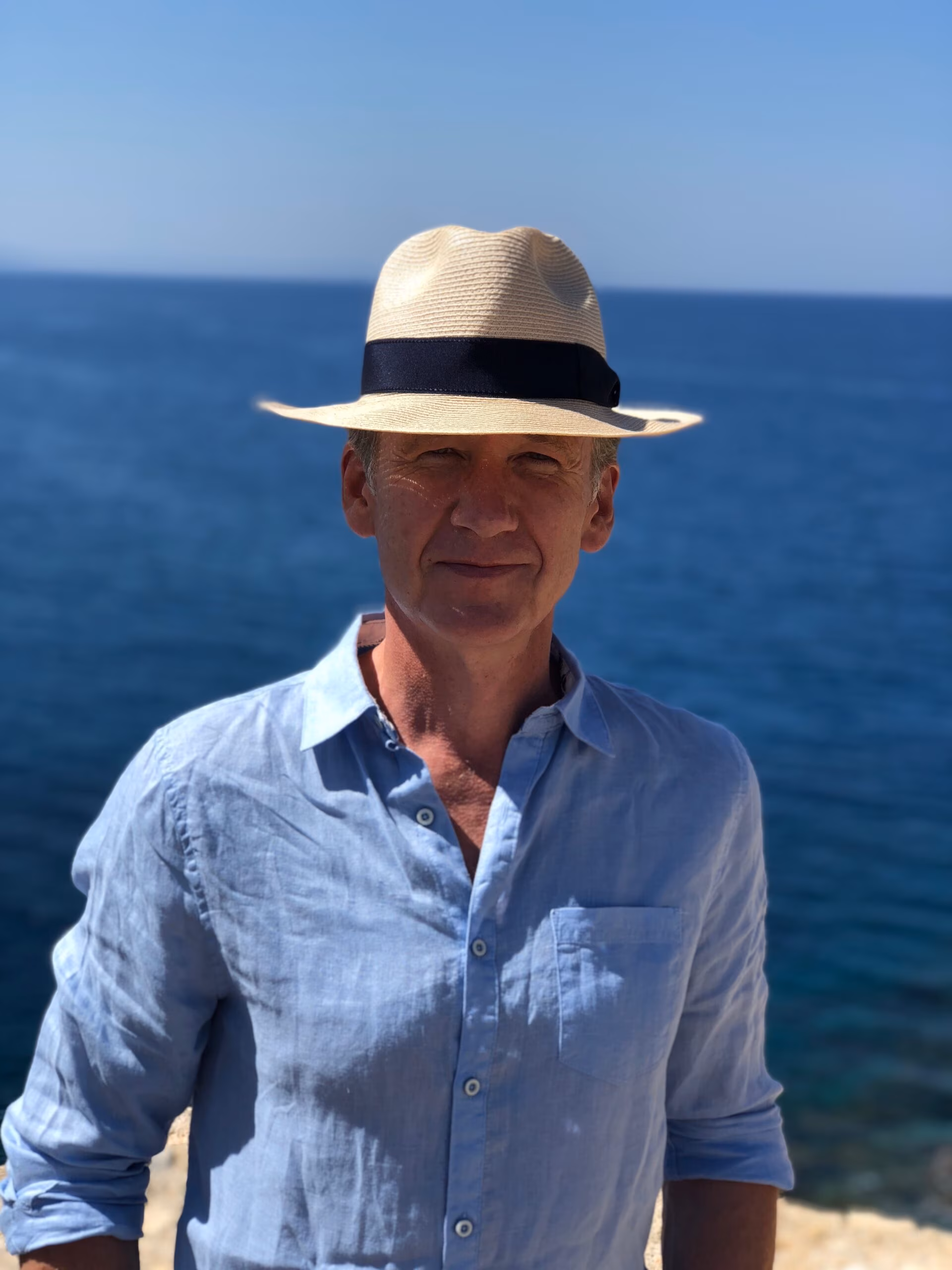 Kirjanik loeb. Tiit Aleksejev