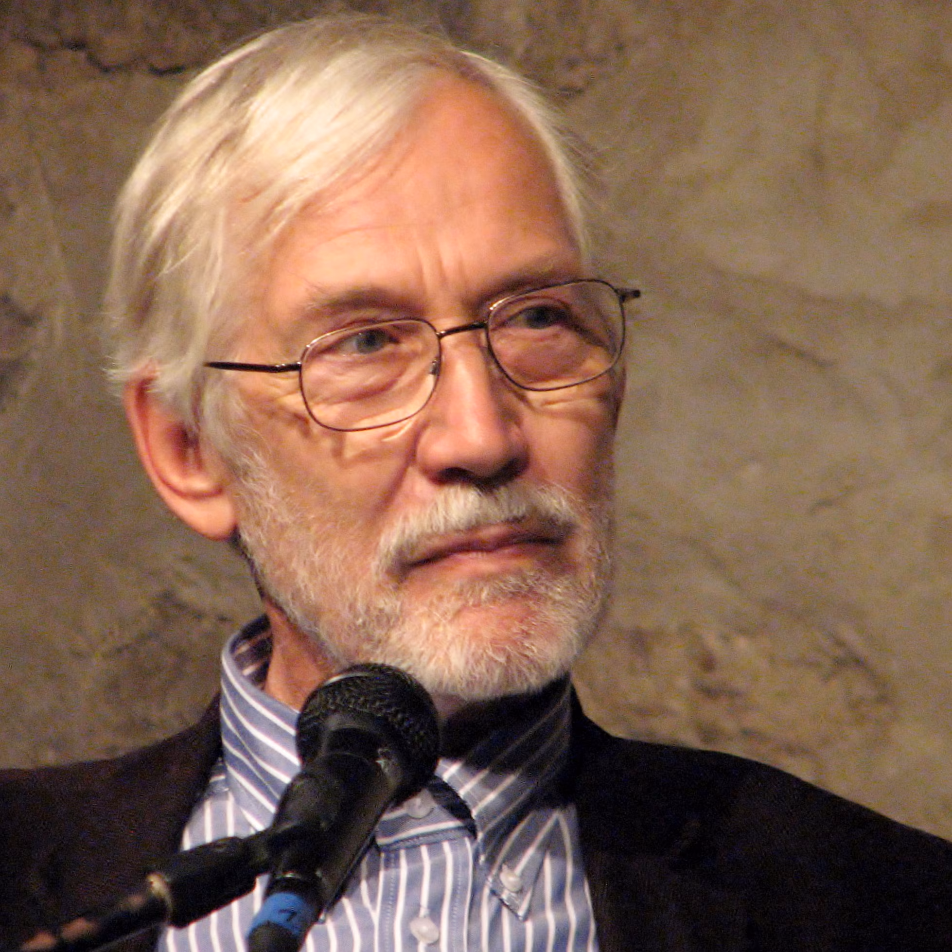 *Miski minus magab sügavat und