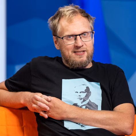 Kirjanik loeb. Contra