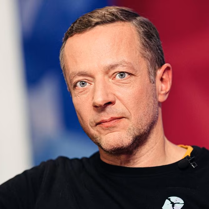 Kirjanik loeb. Indrek Koff