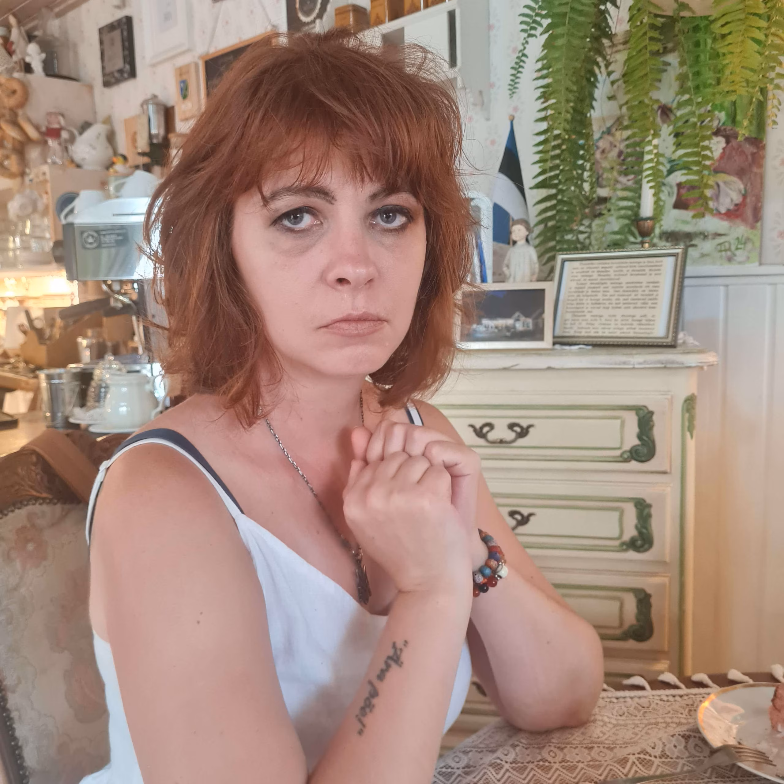 Kirjanik loeb. Triinu Meres